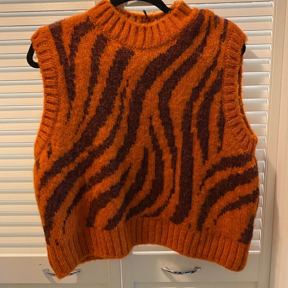 Zara - orange/tiger striped sweater vest
